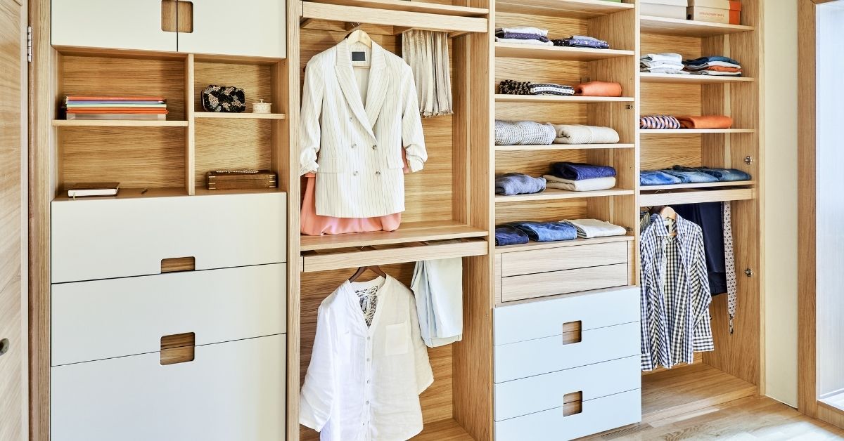 Moderní skříně u nás na e-shopu levně