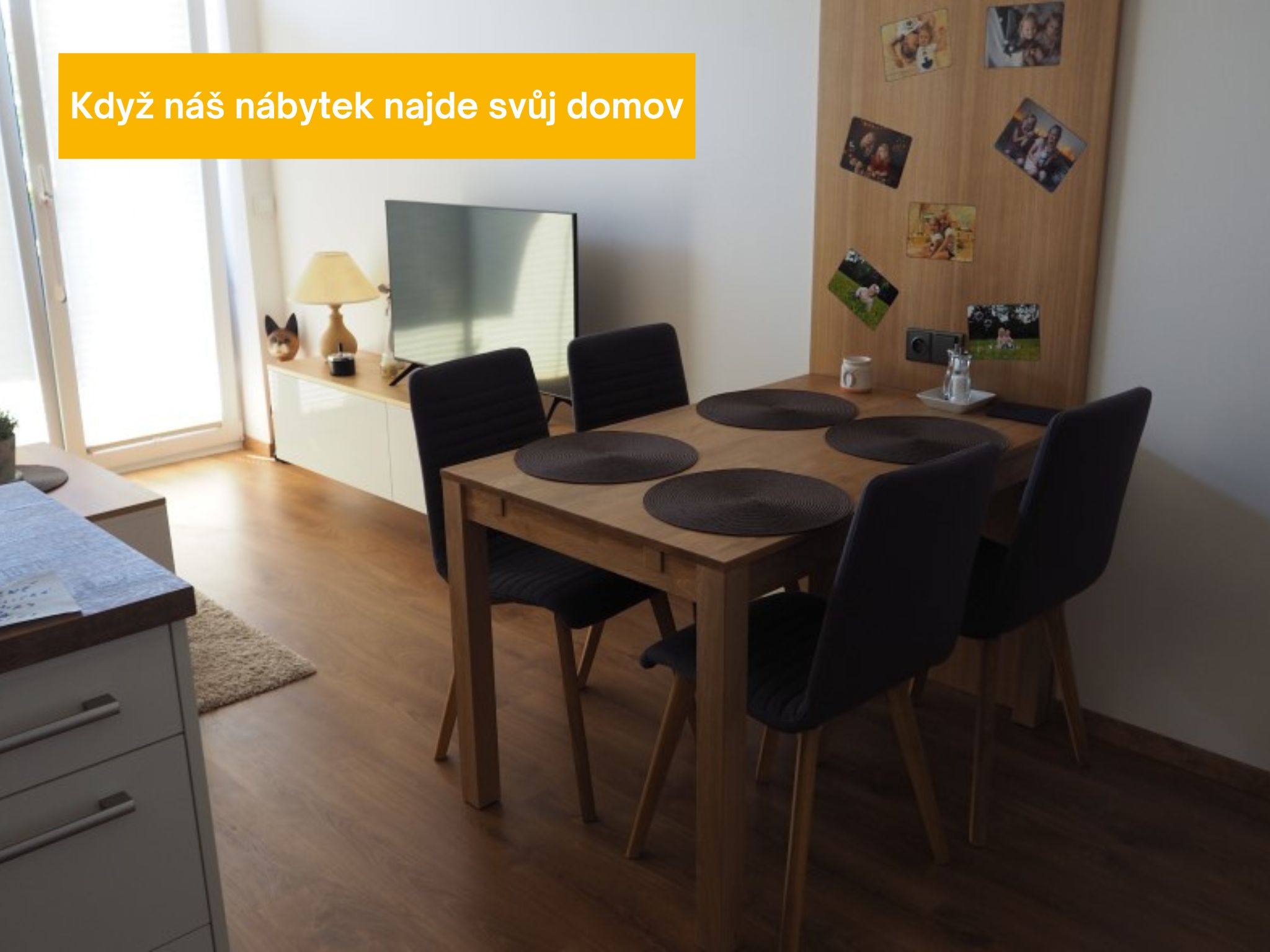 Rozkládací jídelní stůl