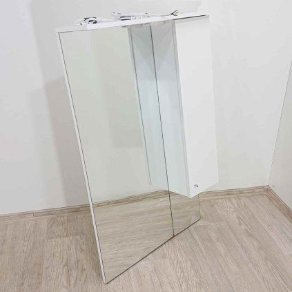 Bílá koupelnová skříňka se zrcadlem 70x113 cm