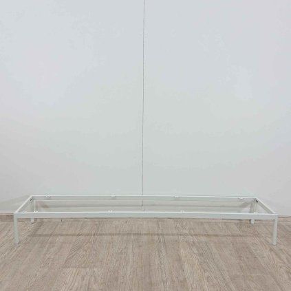 Bílé kovové podnoží 32x148 cm