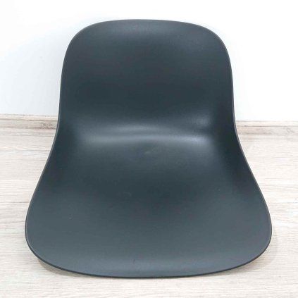 Černý plastový sedák k barové židli