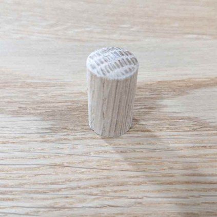 Nábytková úchytka dřevo 1,5 cm