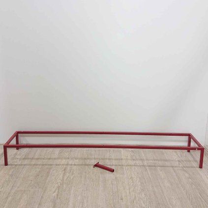 Červené kovové podnoží 32x165 cm