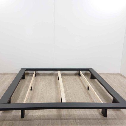 Dvoulůžková dřevěná postel Japan 180 x 200 cm Karup Design