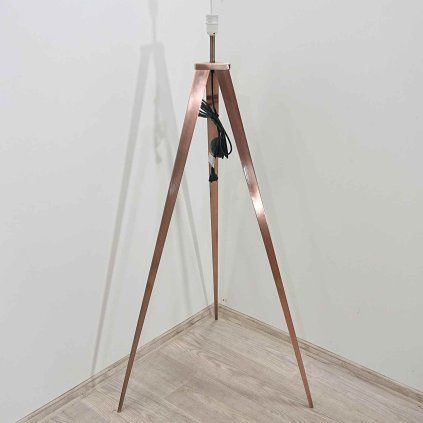 Měděná stojací lampa Kiki loomi.design