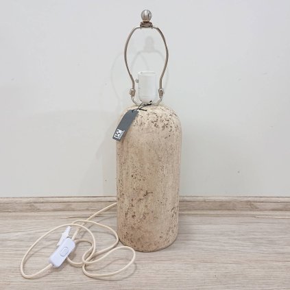 Krémová stolní lampa Astley House Nordic