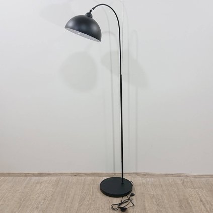 Černá stojací lampa Sierra Reality