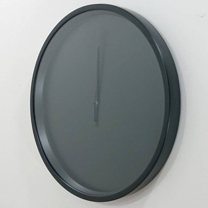 Černé nástěnné hodiny 60 cm Time Bandit Zuiver