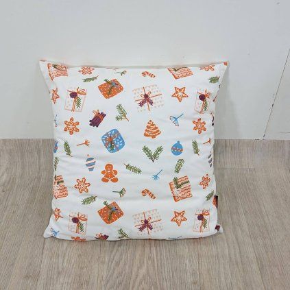 Polštář s vánočním motivem Butter Kings Wrapped Surprise, 45 x 45 cm
