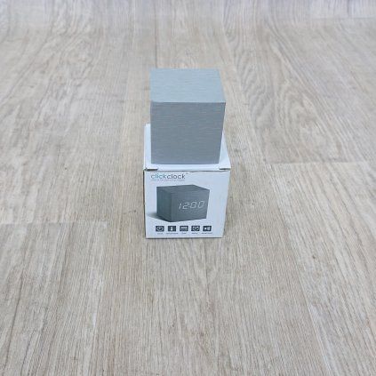 Šedý budík s bílým LED displejem Gingko Cube Click Clock