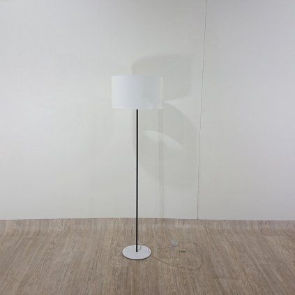 Černo-bílá stojací lampa