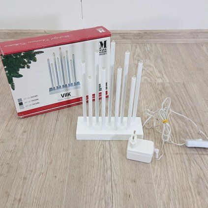 Bílý LED svícen Markslöjd Viik, výška 27 cm